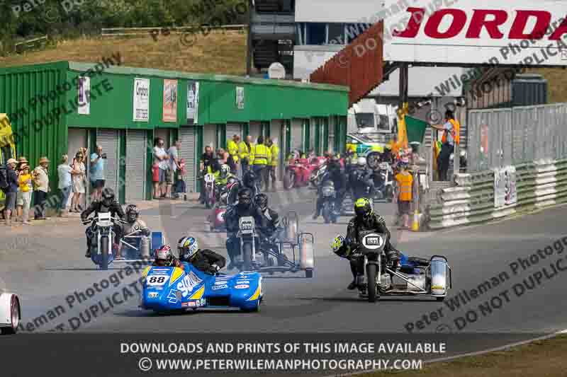 Vintage motorcycle club;eventdigitalimages;mallory park;mallory park trackday photographs;no limits trackdays;peter wileman photography;trackday digital images;trackday photos;vmcc festival 1000 bikes photographs